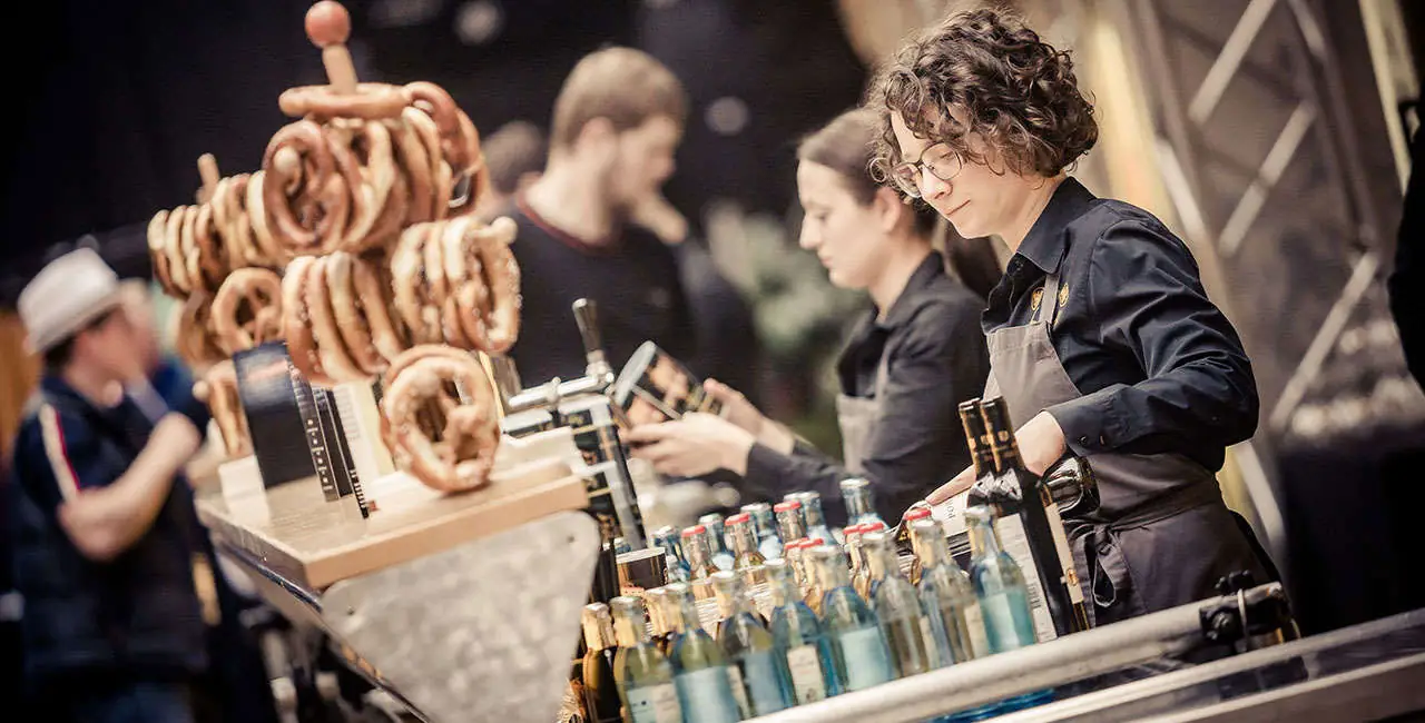 Bild Infobox Menschen bei Festcatering